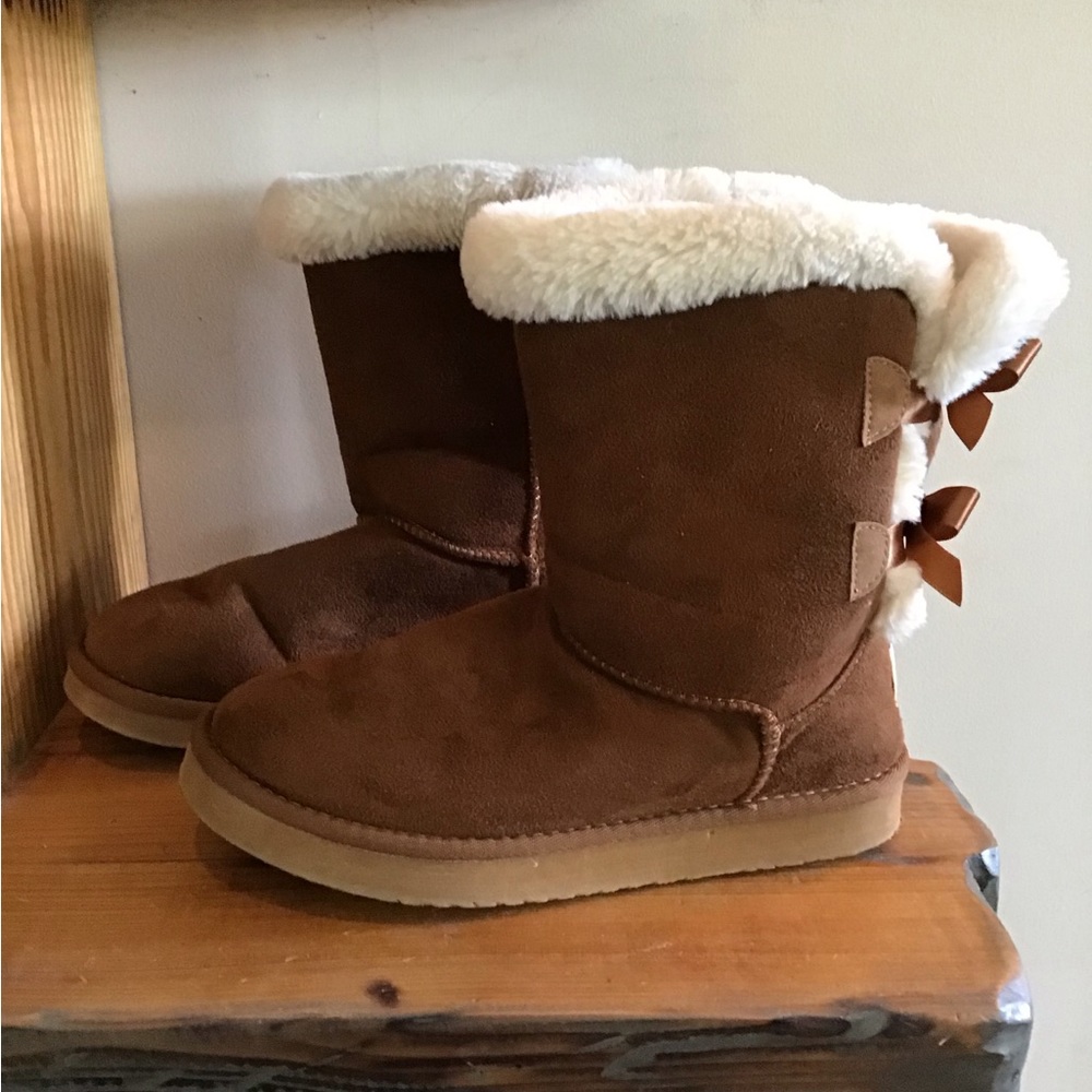 UGG Bailey Bow II Boot size 8